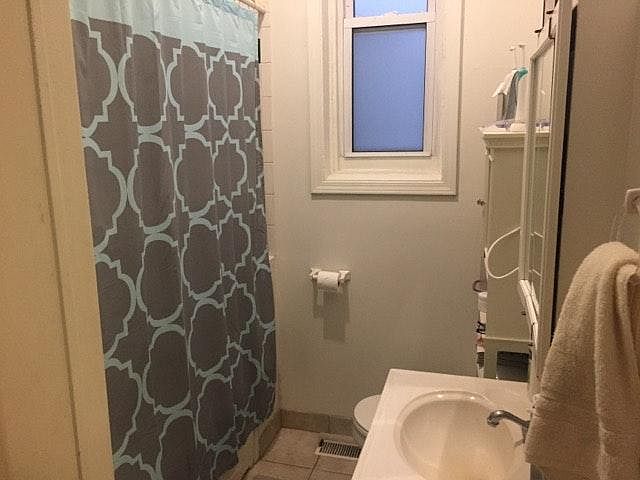 1st image of 1248 N Wolcott Ave #G