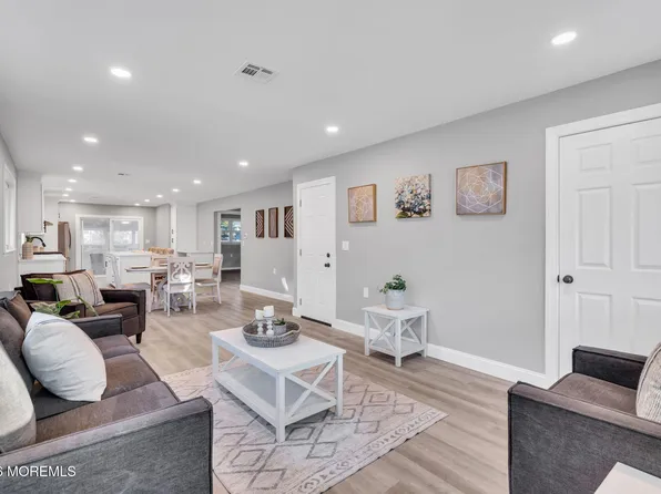 15 Mount Logan Lane, Toms River, NJ 08753