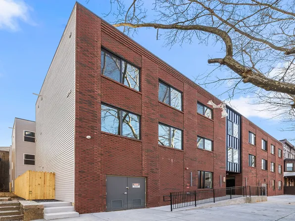 Gorgeous New Diamond St Construction Boasting Luxury Finishes