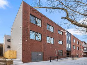 Gorgeous New Diamond St Construction Boasting Luxury Finishes