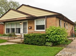 8719 E Prairie Rd, Skokie, IL 60076