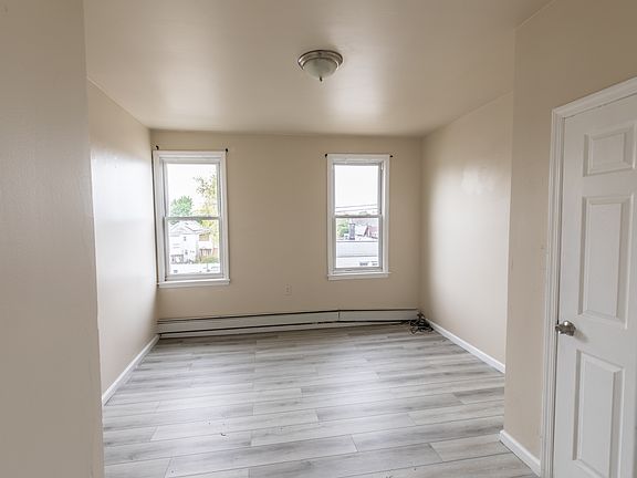 2nd image of 154 Taylor St