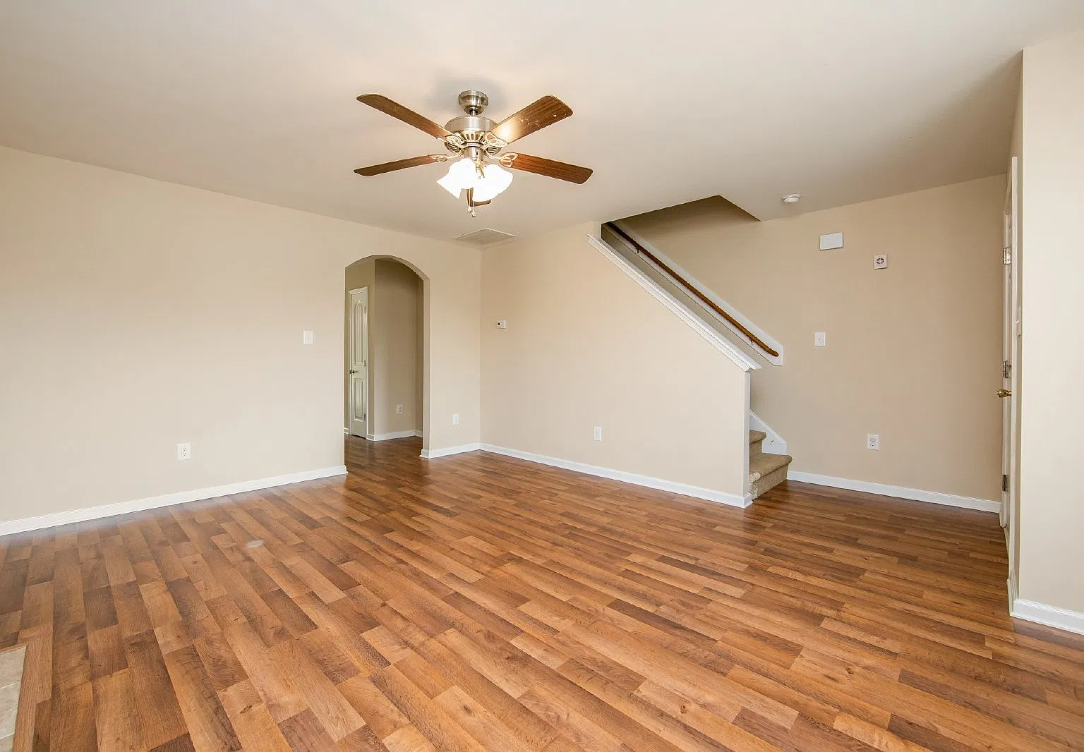 3 bed, 2.5 bath, 1444 sqft, $1,695 — Photo 3