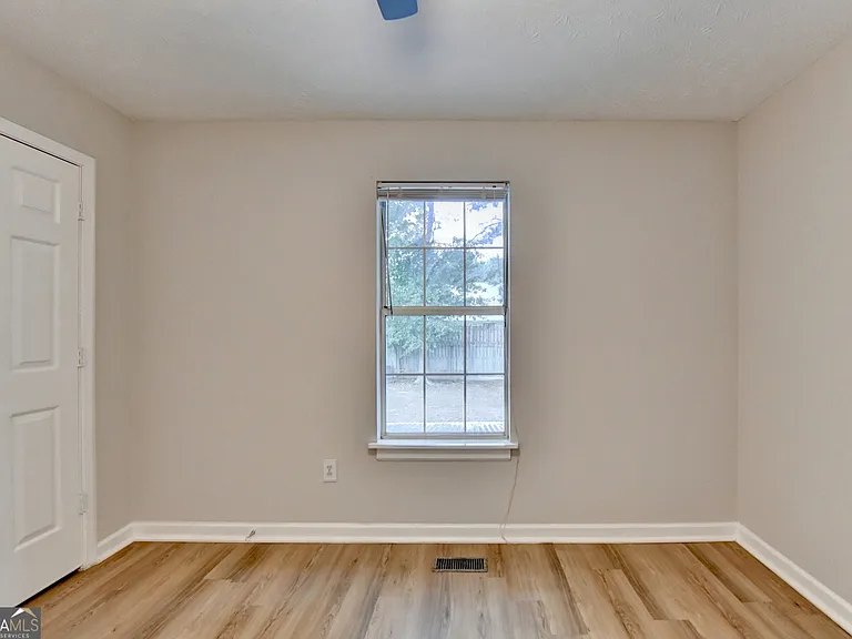 2115 Glynmoore Dr — Photo 10