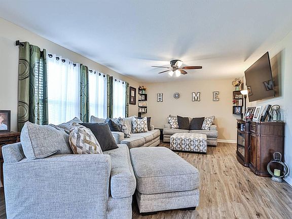 3rd image of 25653 Hearthstone Dr