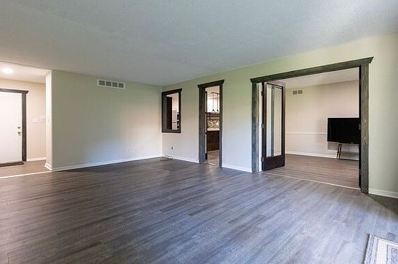 4th image of 2426 Mulberry Sq