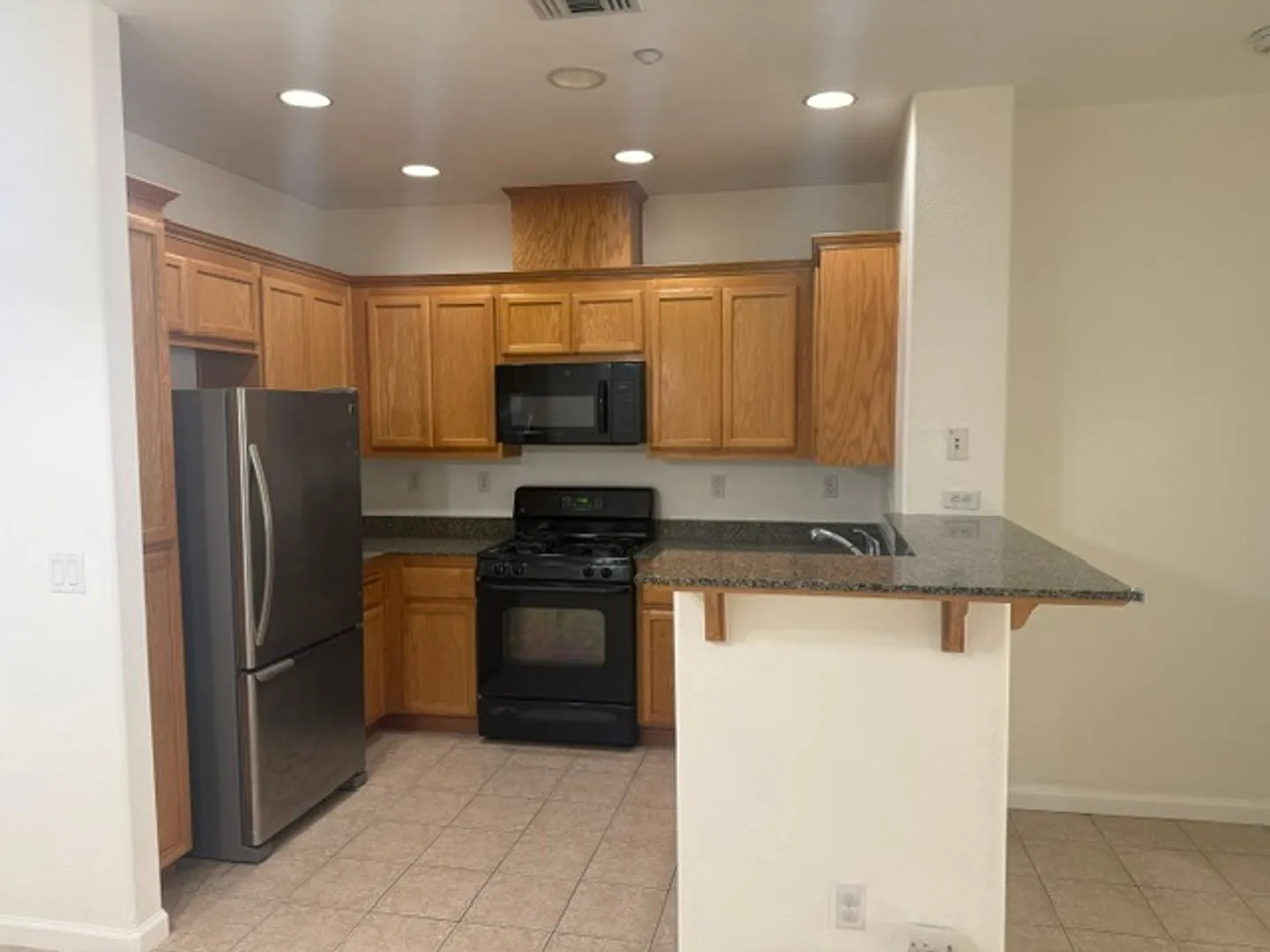 Gorgeous 2BR/2BA Condo with Private Gated Patio in Dublin — Photo 4