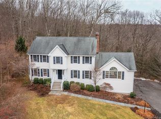 10 Mountain Manor Rd, Sandy Hook, CT 06482