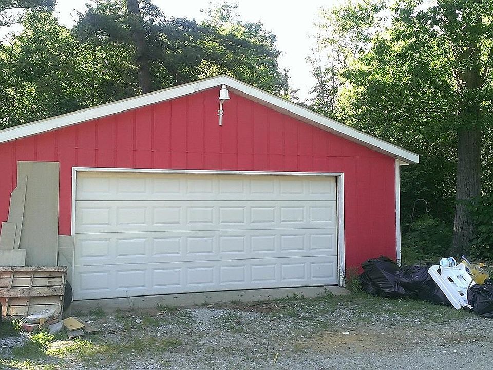 2nd image of 2833 Holton Rd