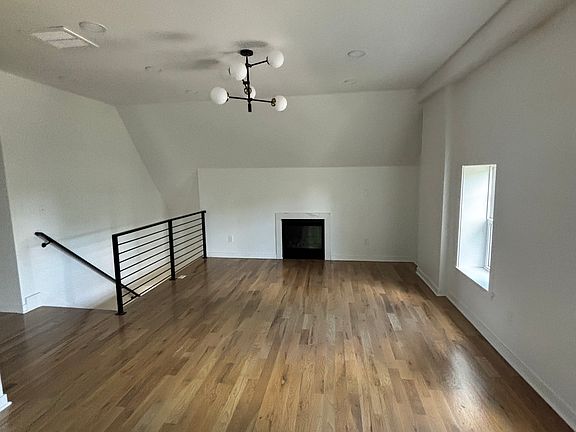 4th image of 3404 Campbell St