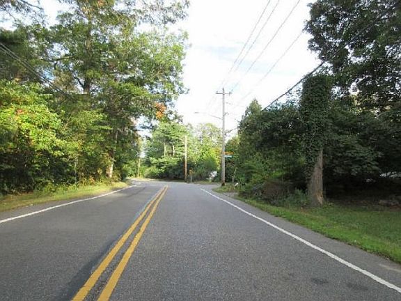Exterior Neighborhood (street photo)