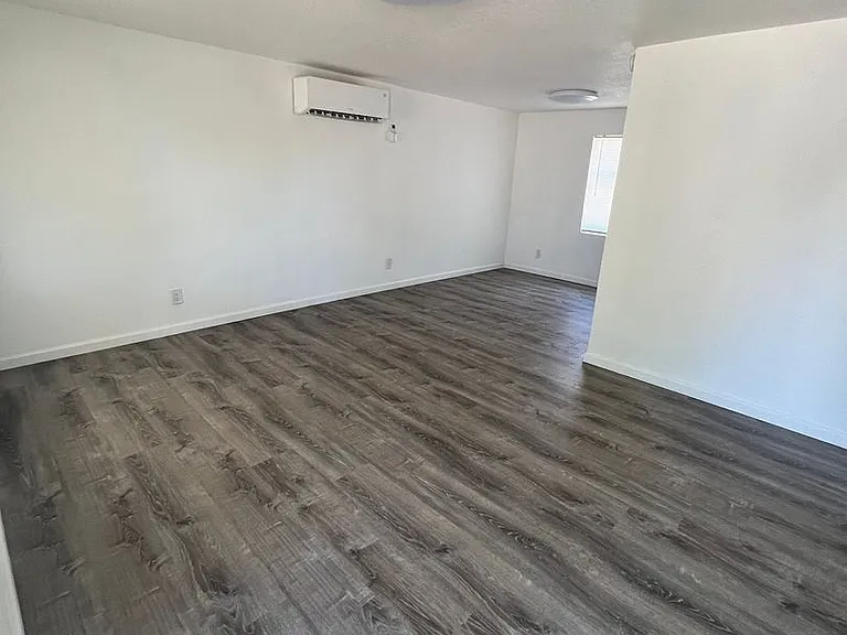 405 Thornton — Photo 7
