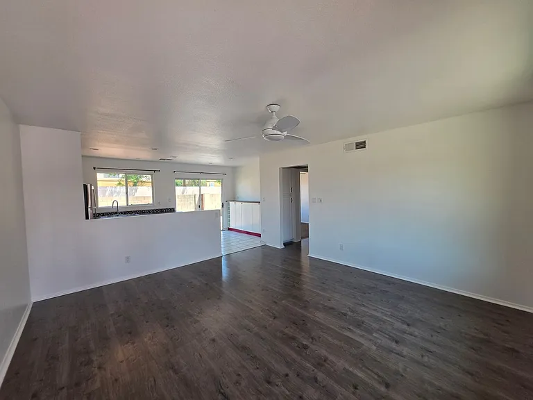 1506 E Palmdale Dr — Photo 3