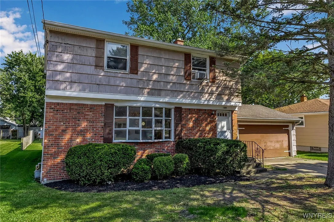 1399 Doebler Dr photo 1