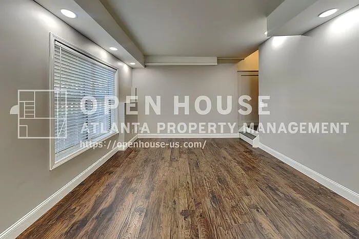 4 bed, 2.5 bath, 2500 sqft, $2,795 — Photo 3