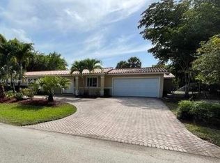 9800 SW 73rd Ct, Pinecrest, FL 33156