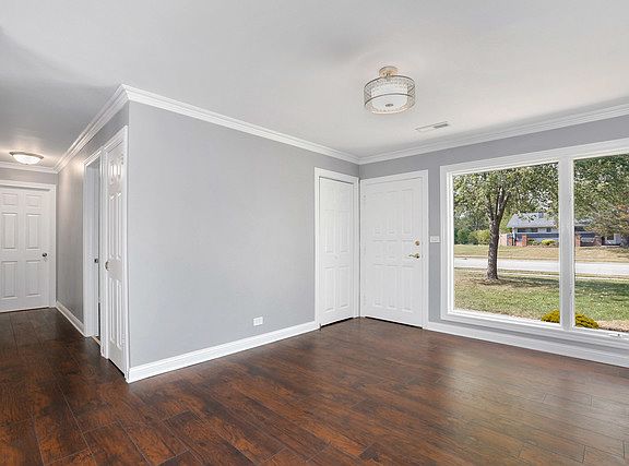 3rd image of 485 Illinois Blvd