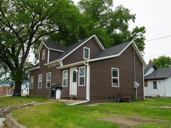 323 S 9th St, Bismarck, ND 58504