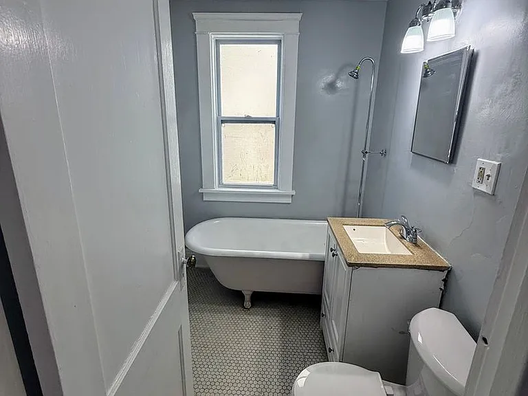 951 Royal Rd — Photo 38