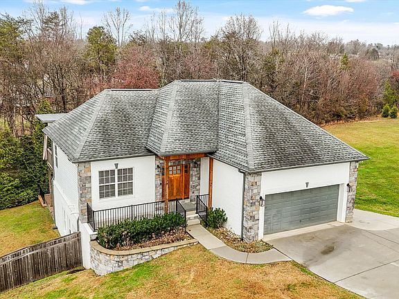 3rd image of 5600 Barineau Ln