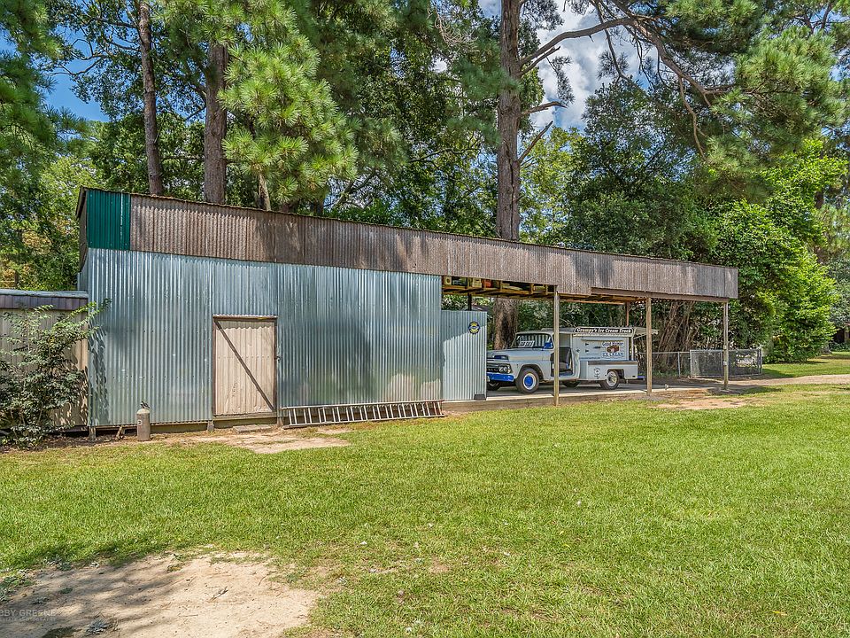 1st image of 406 Lakeshore Dr