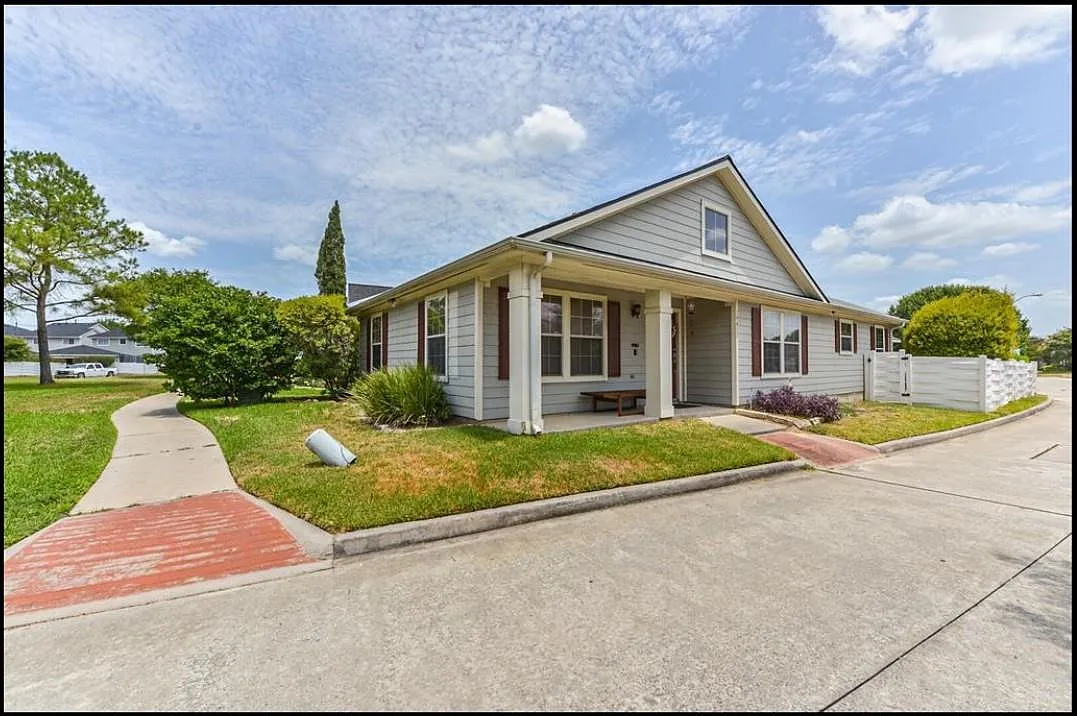 3 bed, 2.0 bath, 1408 sqft, $1,750 — Photo 2