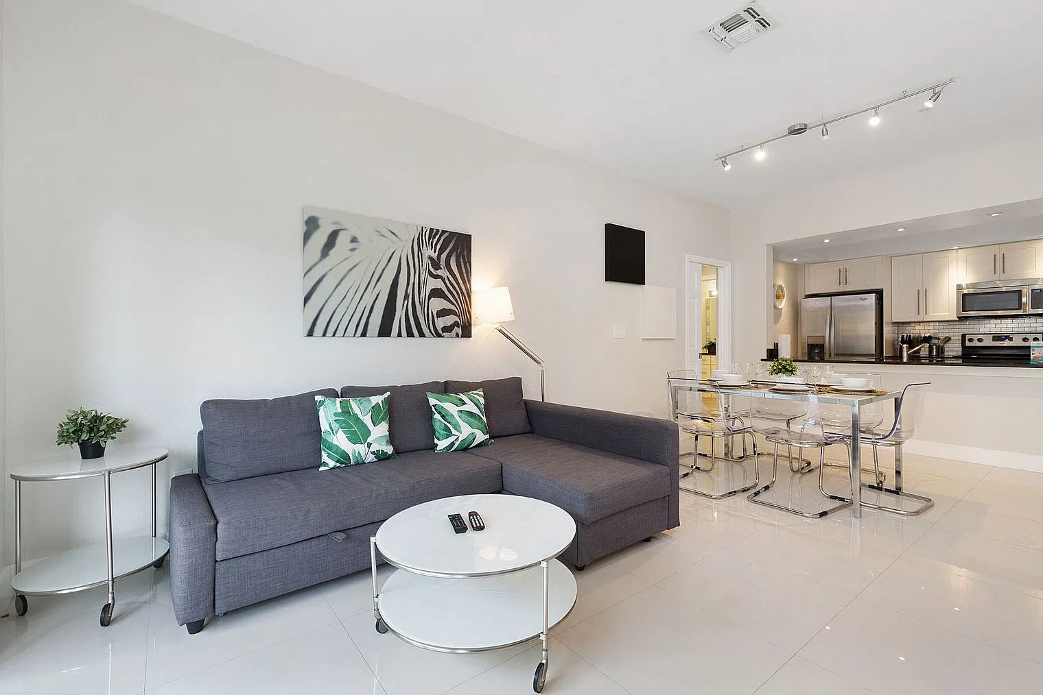 2 bed, 2.0 bath, 1087 sqft, $4,040 — Photo 3