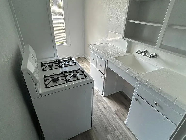 The Blackstone Apartments — Photo 12