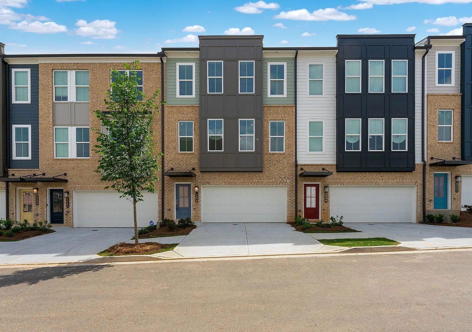 Brand New Townhome Located In Westside Bend! Must See! — Photo 1