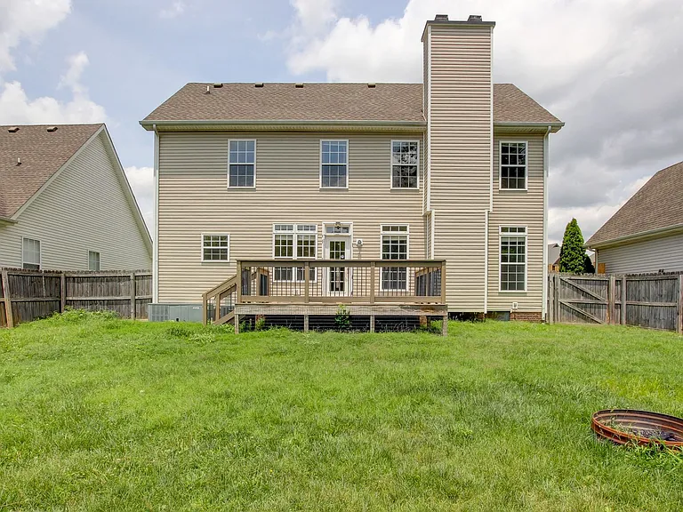 716 Cavalier Dr — Photo 33