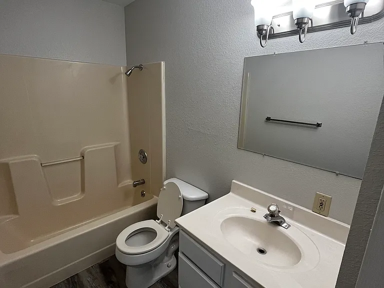 213 W Stone St #2 — Photo 12