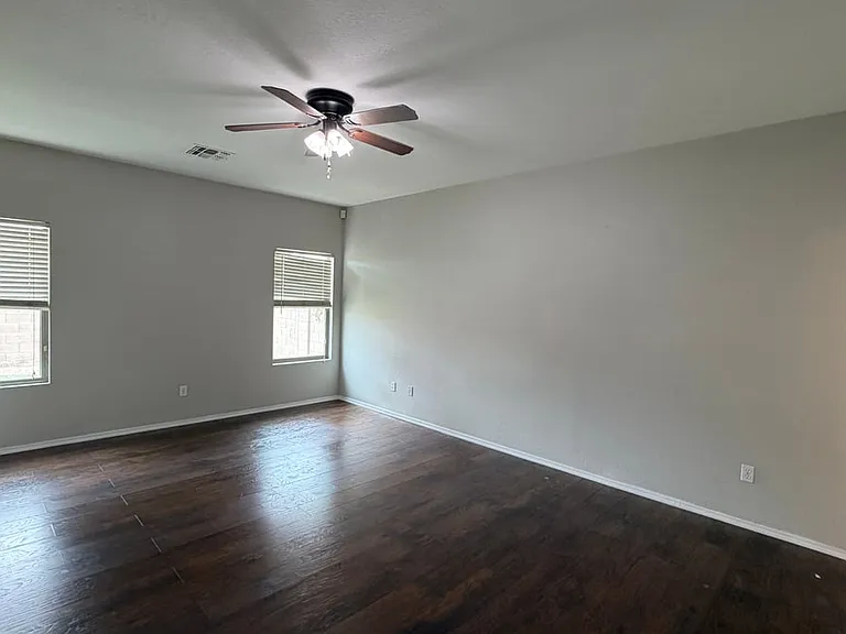 689 E Springfield Pl — Photo 8