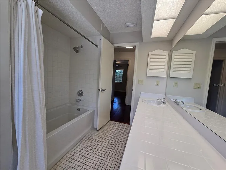 300 Cypress Creek Cir — Photo 21