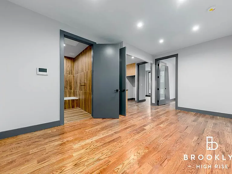 1461 Gates Ave #1F — Photo 4
