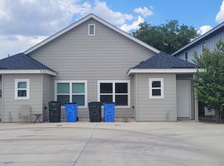 938 Country Club Dr UNIT B, Seguin, TX 78155