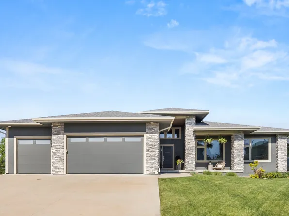 7906 NW 104th Ct, Johnston, IA 50131