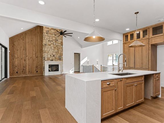 4th image of 1000 Greyfield Rd