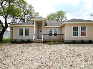 4306 Red Top Hl, Elmendorf, TX 78112