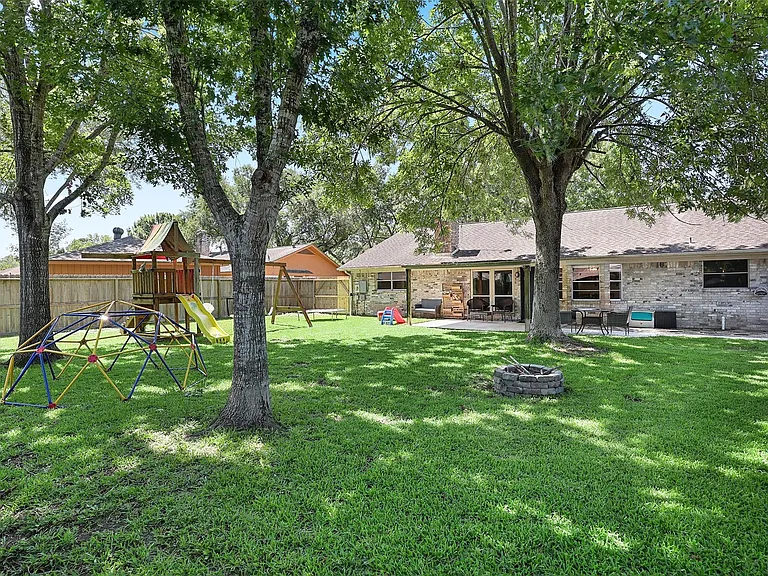 1819 Meadow Creek Dr — Photo 23