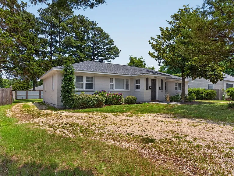 404 Roselynn Ln #B — Photo 2