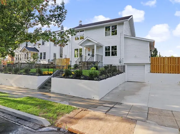 2004 Perry St NE, Washington, DC 20018