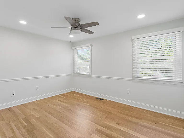 306 Candlewood Ln — Photo 20
