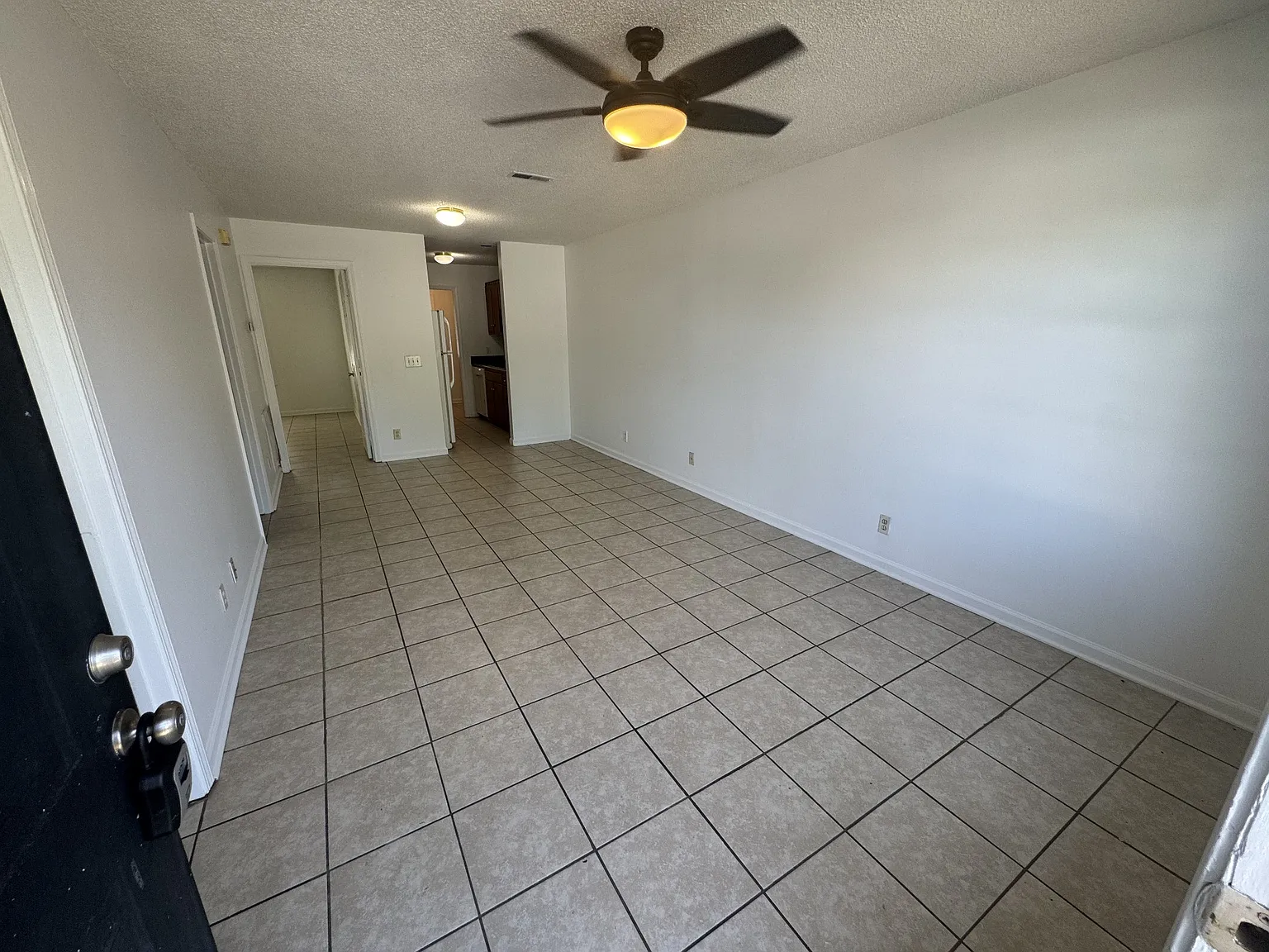 2 bed, 1.0 bath, 1025 sqft, $995 — Photo 2