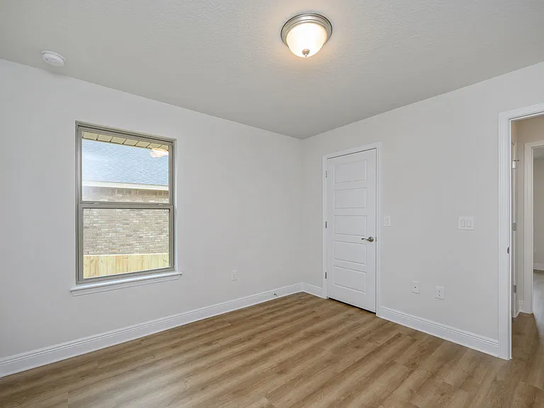 2107 Queen St — Photo 18