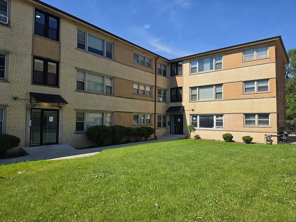 7810 S Escanaba Ave #2B