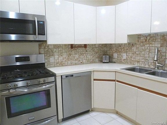 2nd image of 81 Pacific Blvd Unit 3