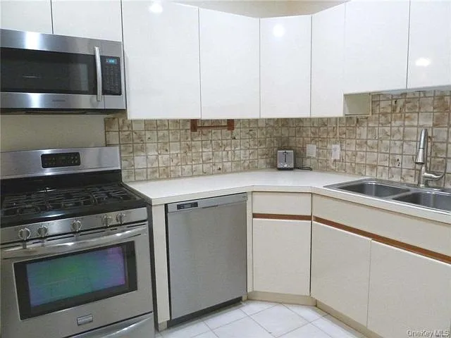 81 Pacific Blvd #3 — Photo 2