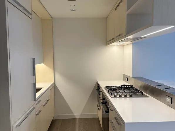252 South Street image 3 of 17