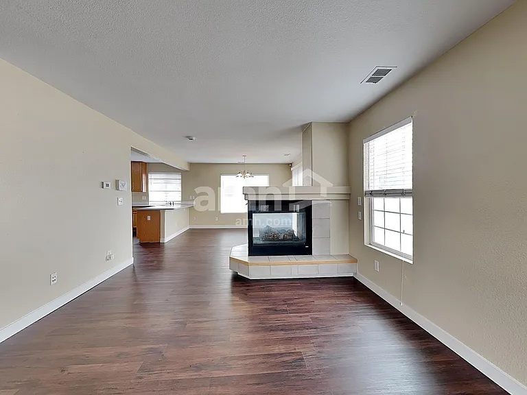 19052 E 53rd Ave — Photo 7