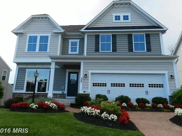 32 Queensland Dr, Fredericksburg, VA 22405